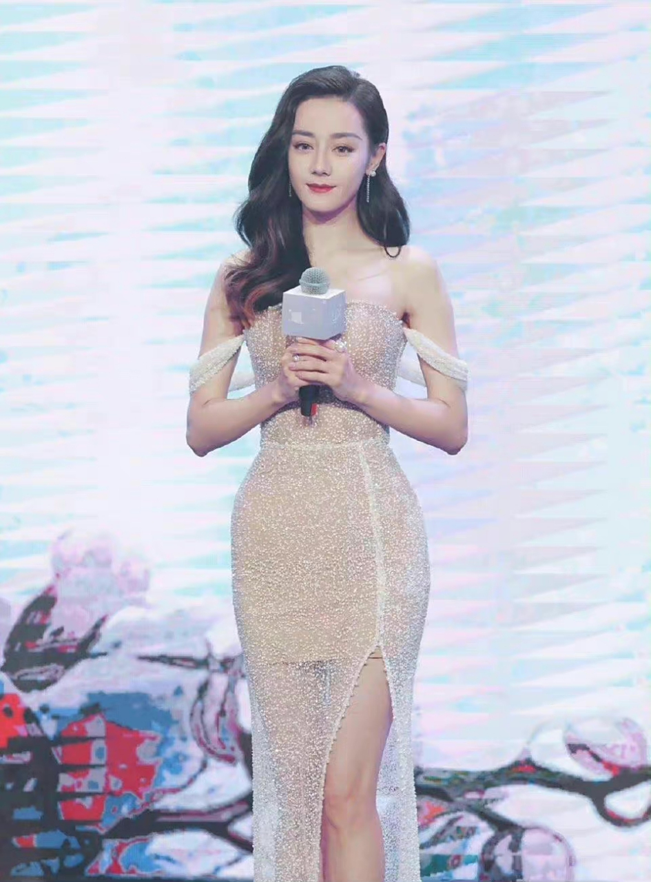 迪丽热巴的大戒指,谁送的