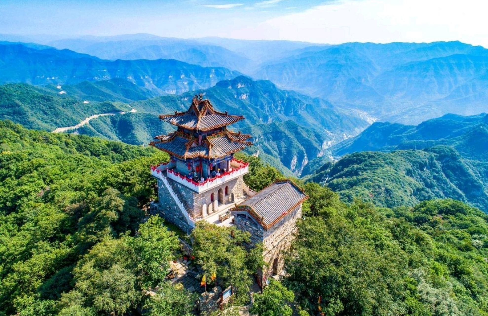 云丘山消夏(原创) 5a景区  绿水青山晋乡宁 意境悠远群洞冰 云天一线