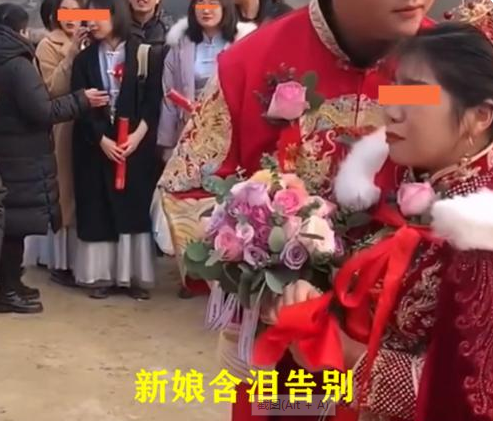 河北男人过世后,婆婆提议儿媳妇改嫁,再婚时含泪送,网友:伟大