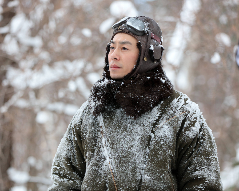 细说《悬崖之上》演员表