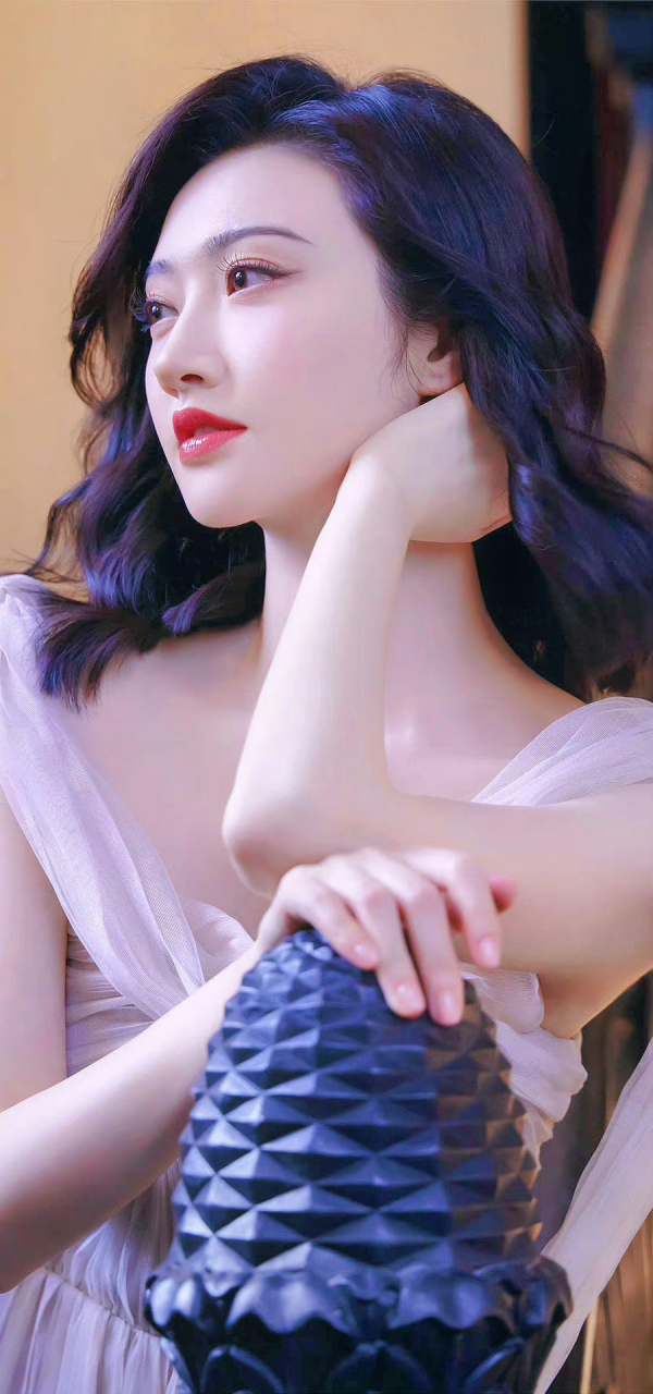 景甜真是太美了,五官精致,唇红齿白,娇艳欲滴!