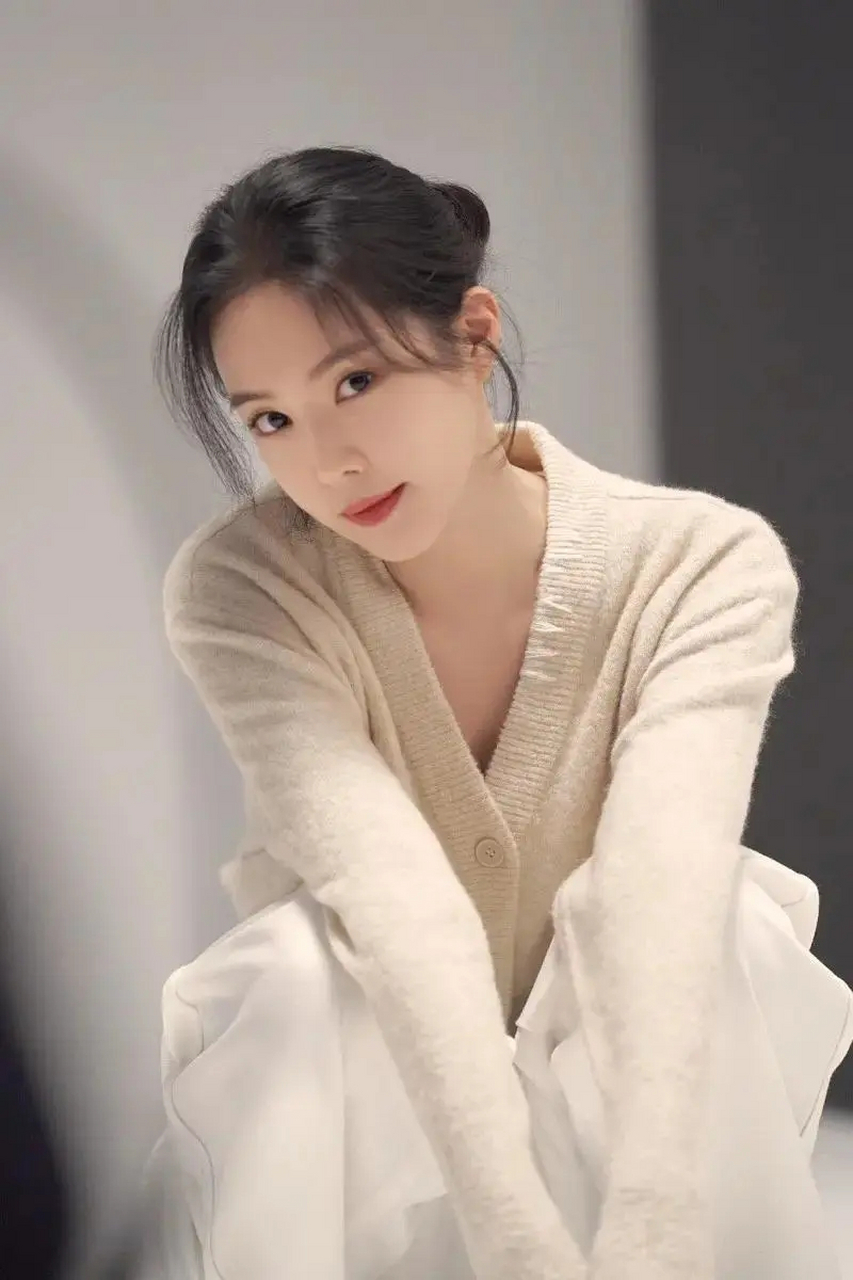 孙娜恩,1994年2月10日出生,韩国女歌手,演员,女团apink成员