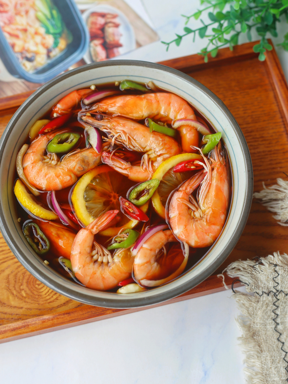 9215酸辣开胃低脂低卡的捞汁柠檬虾～  今天西蘭给大家分享一道