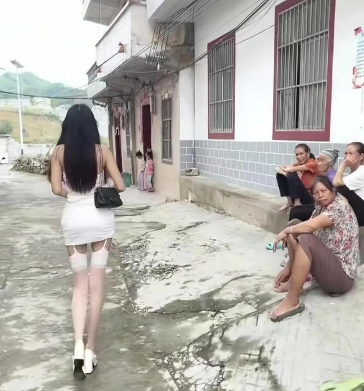 村口八卦组会传一些什么呢?