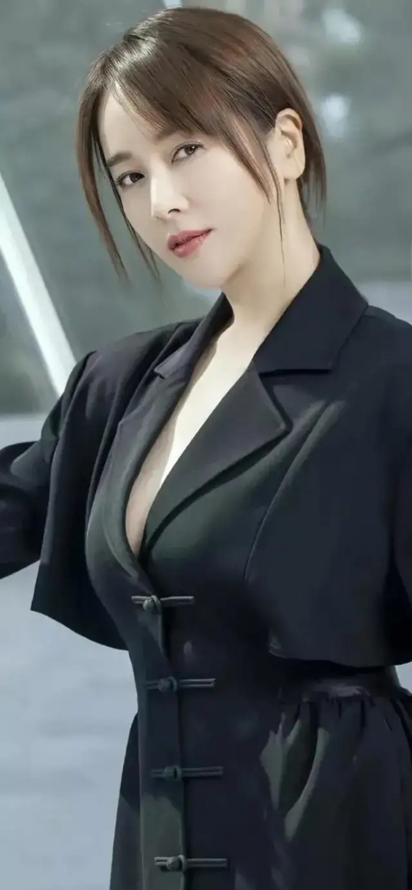 美女演员左小青,实力派演员,演技一流,丰腴唯美,性感妩媚,女人味十足!