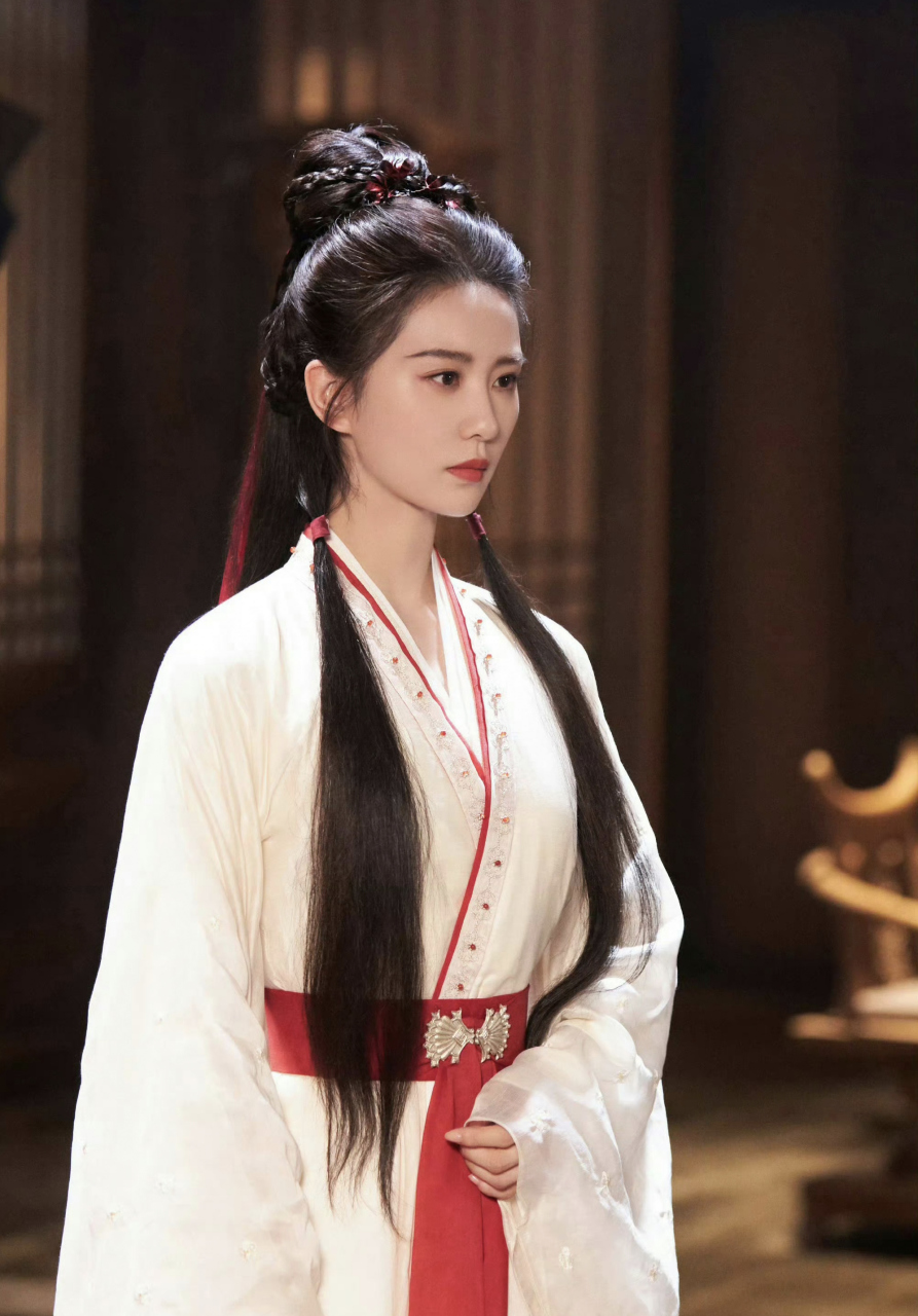 刘诗诗的这种任如意发型,看到好多古偶女主都梳过,这是古偶女主们的