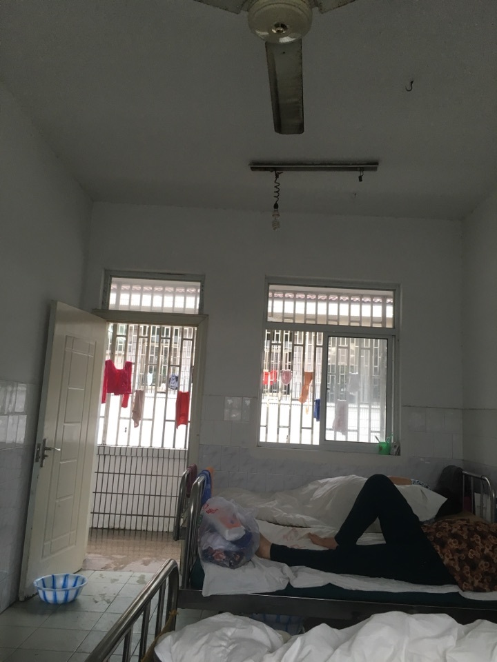 精神病患者在8人间病房被侵犯,院方回应:她跪下求男护工