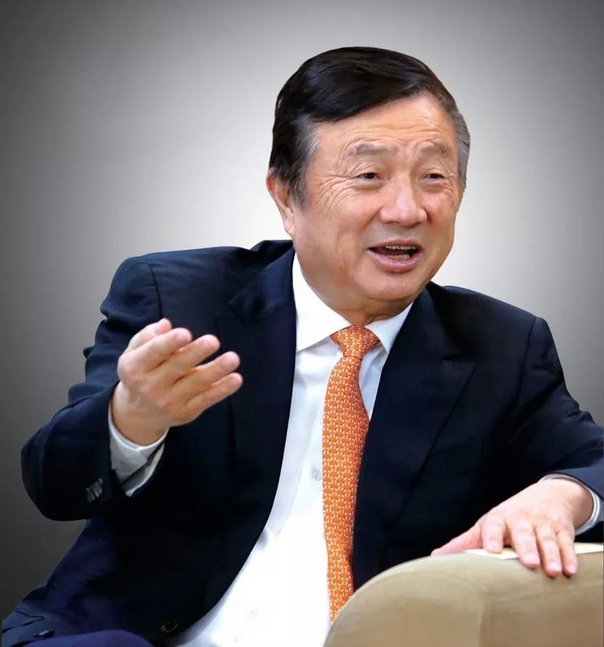9月19日,华为创始人任正非与icpc基金会及教练和金牌获得者的学生的