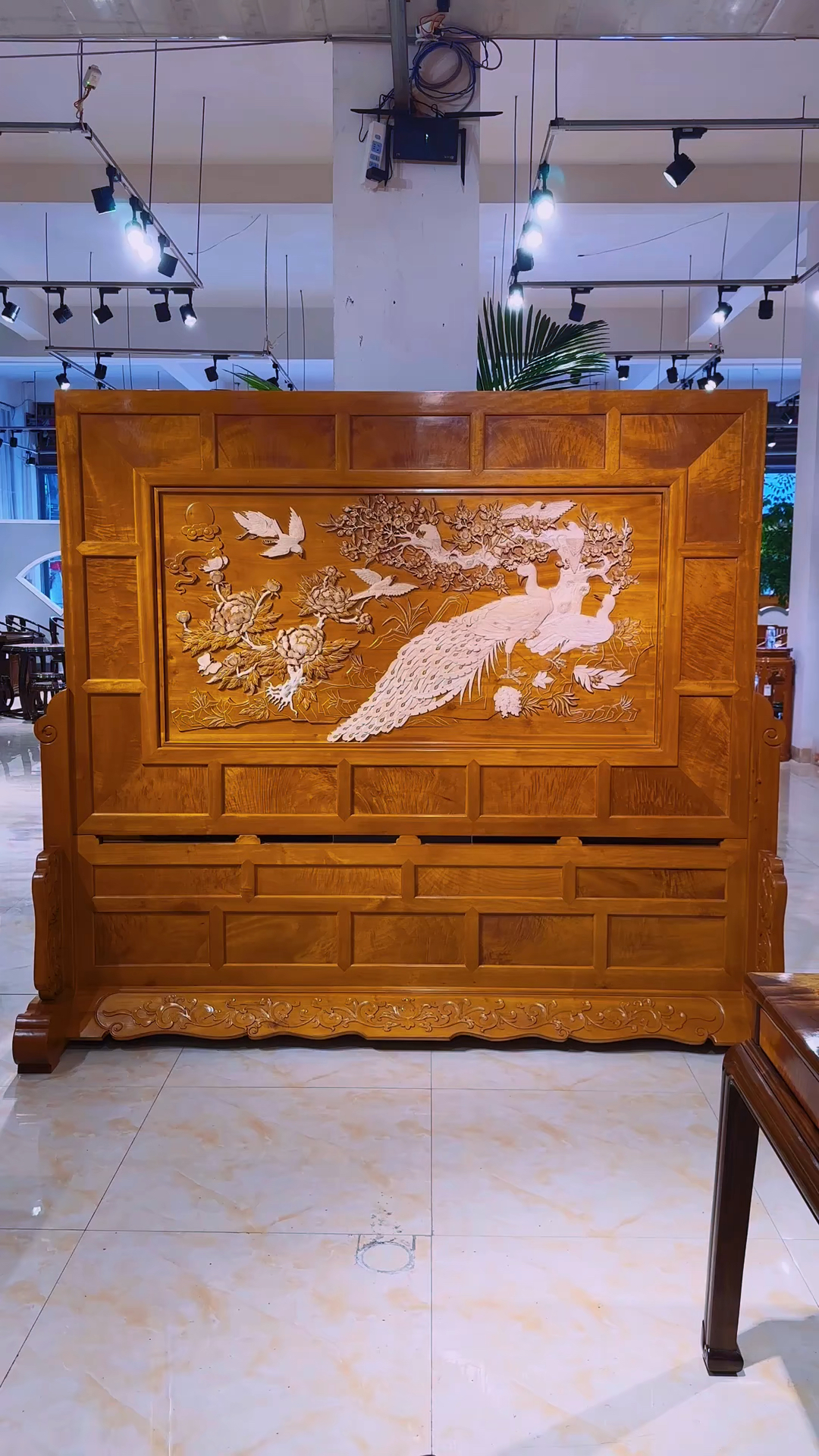 小叶桢楠百鸟朝凤水波纹屏风