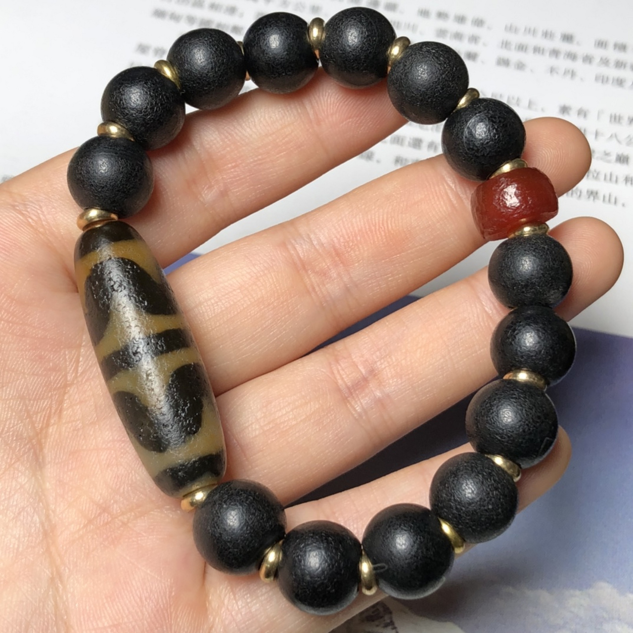 藏区回流老料高油包浆虎牙天珠搭配黑玛瑙珠子编制手链 尺寸约:虎牙39