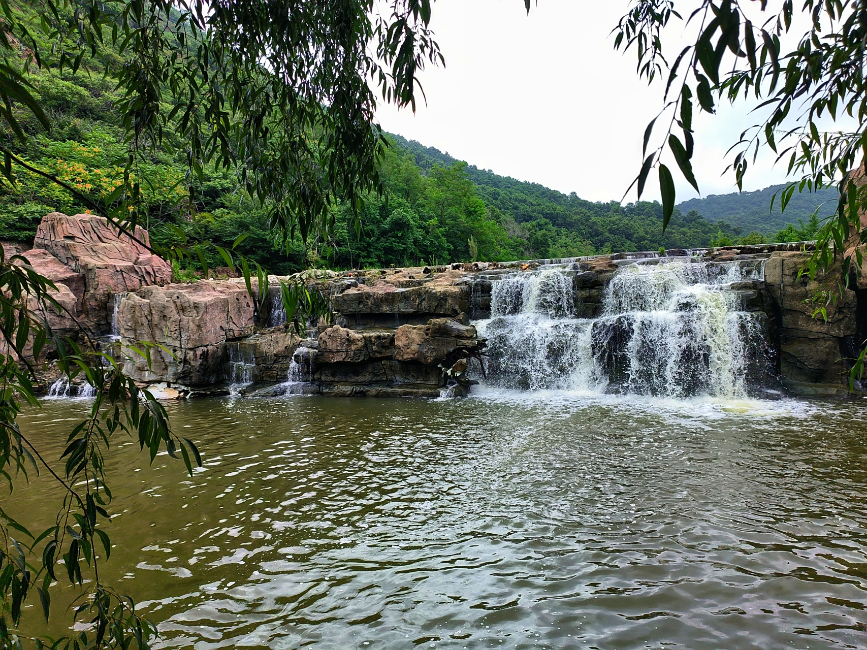 大连西郊国家森林公园是大连的后花园,山青水秀,风景特别美,是郊游的