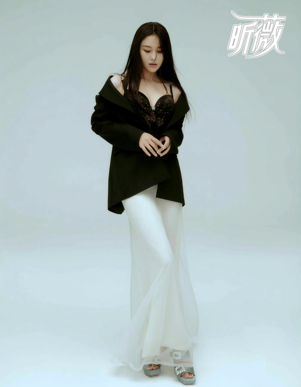 张馨予杂志大片,风格多样