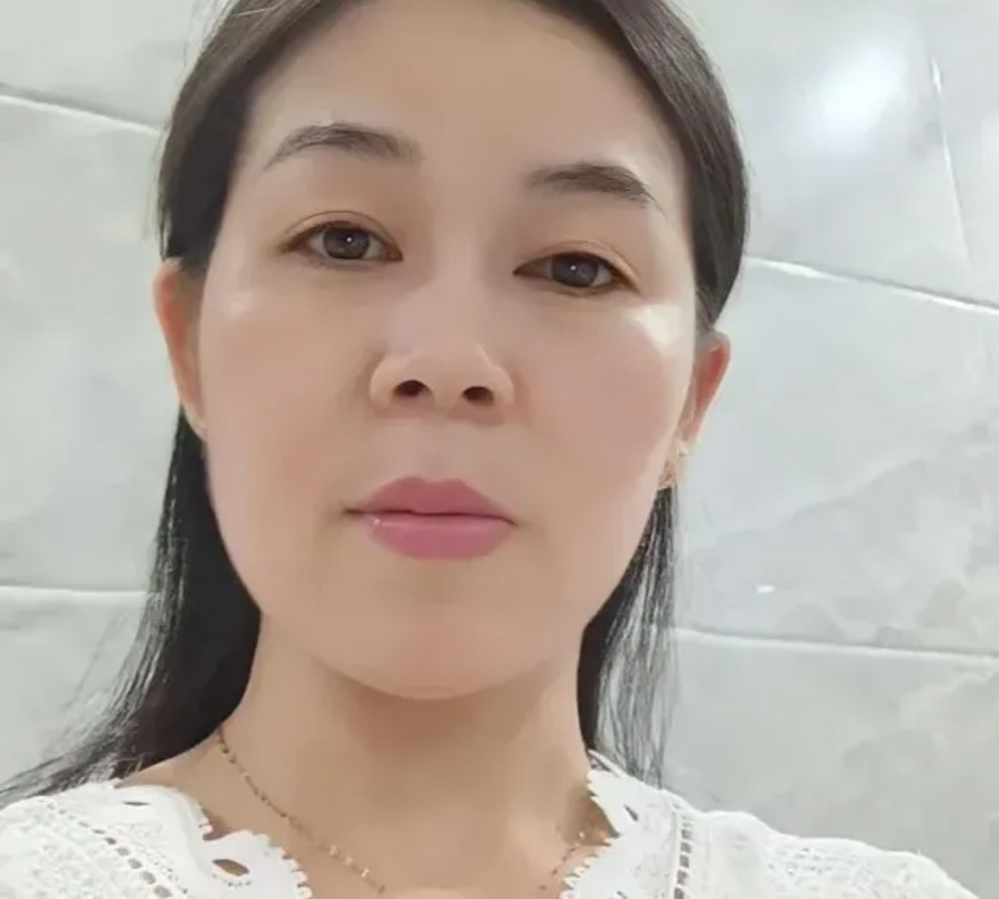 我叫谢秀梅,今年四十二岁,我是一个单亲妈妈,女儿现在上高中,我是一个