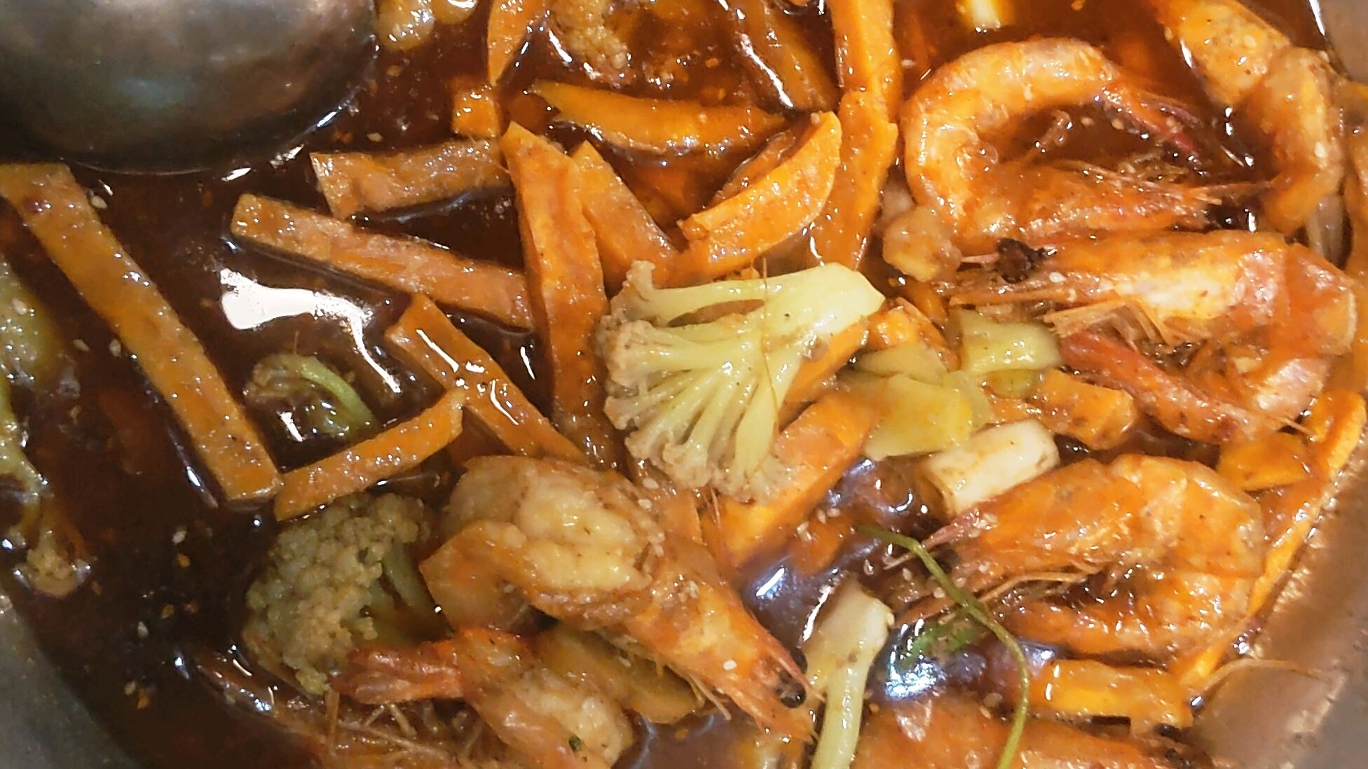 王婆大虾,一人吃了差不多,我一瓶啤酒就喝多