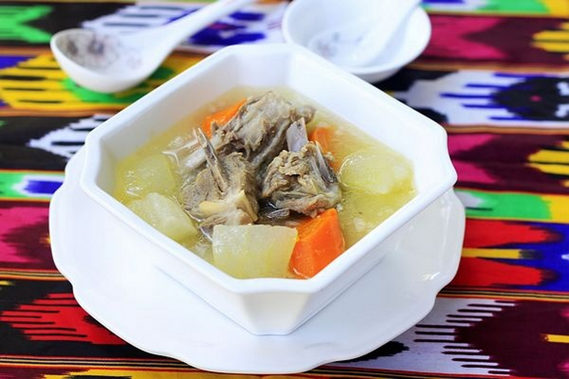 冬季滋补就要这样吃羊排,不油腻,无膻味,汤鲜味美  这次的冬瓜炖羊排