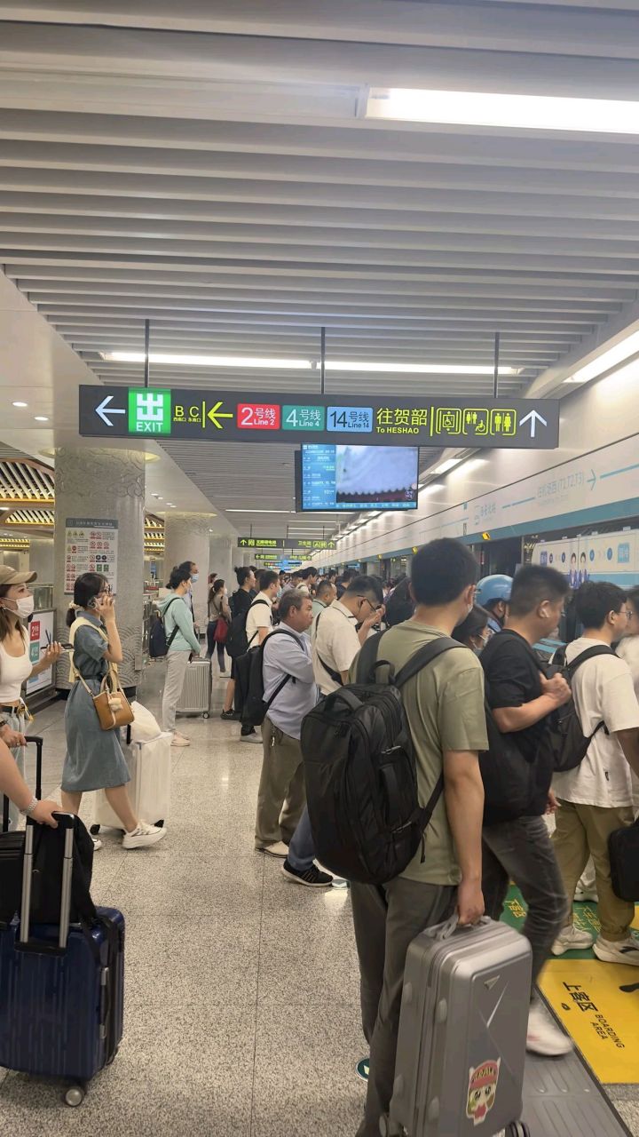 西安地铁2号线北客站转乘14号线去机场方向所要走的路程,会不会是全国