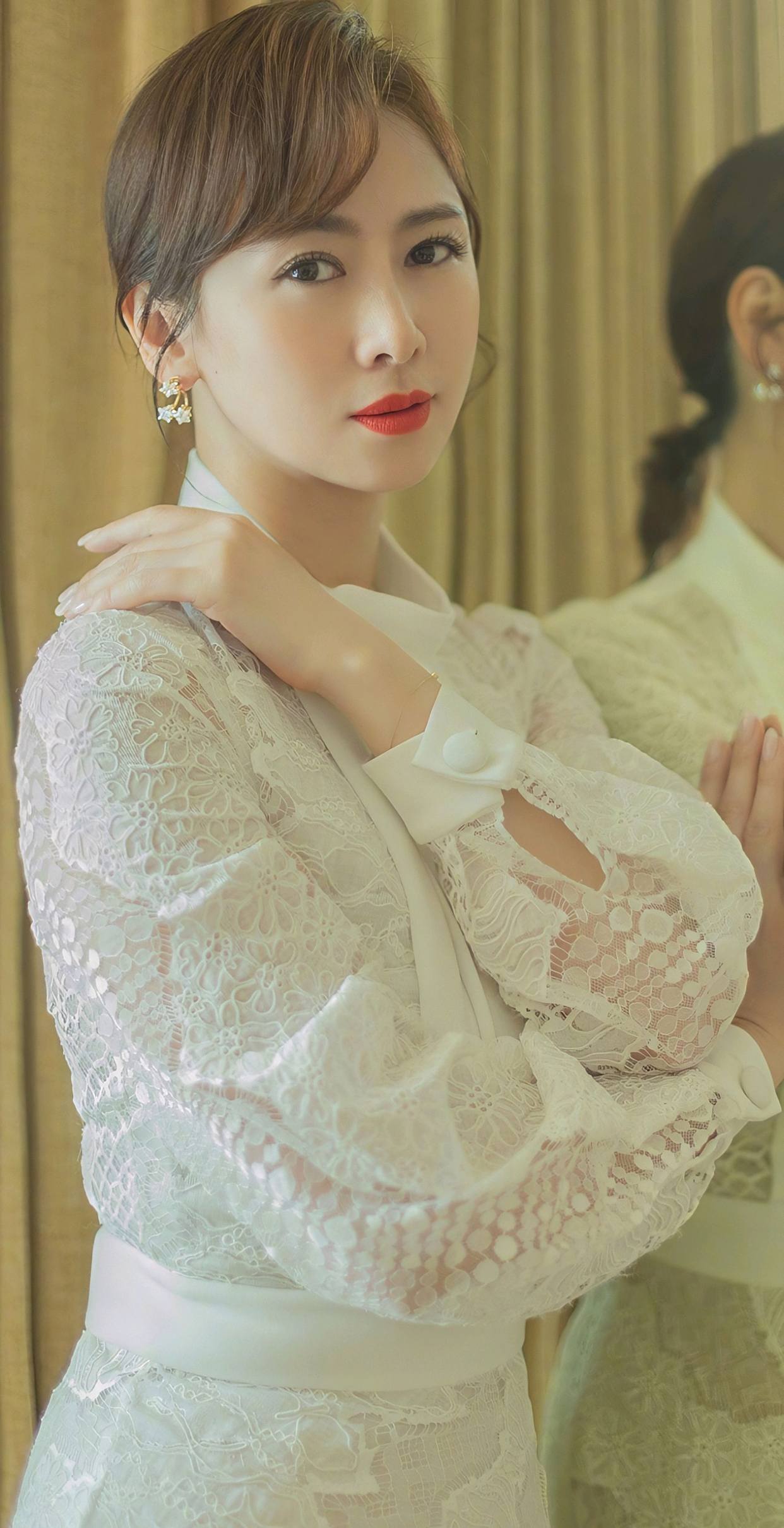 翁虹高清写真图集,美人迟暮,风韵犹存