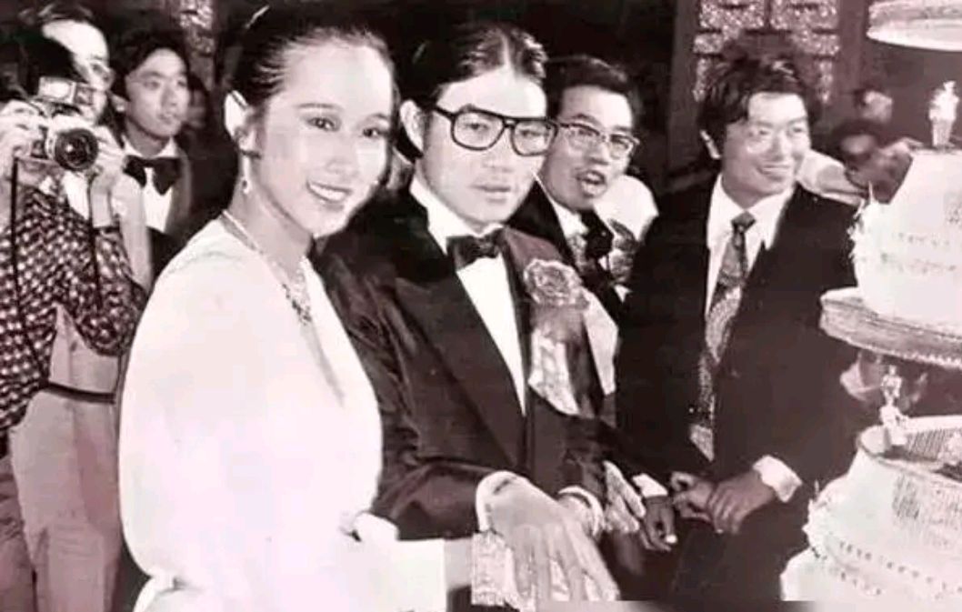 62岁朱玲玲送别前婆婆吕燕妮,嫁霍家27年离婚,婆媳关系怎么样?