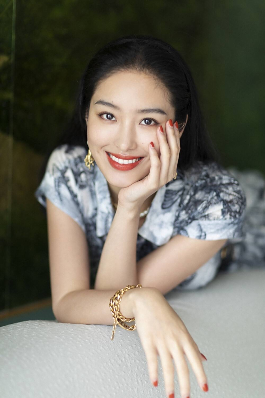 梨涡美女杨采钰,1992年9月28日出生于湖北省武汉市,中国内地影视女