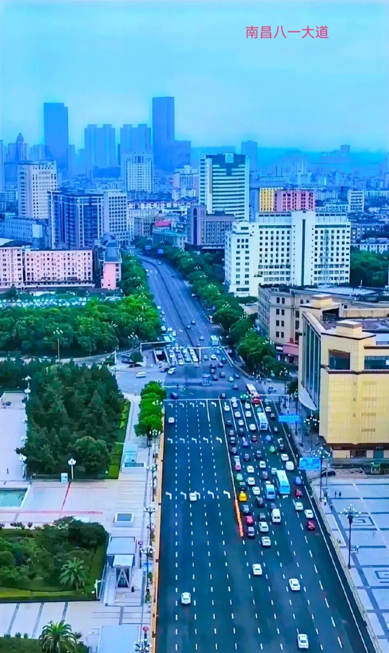 这应该算是中国最大最宽的单向车道了吧 南昌八一大道,这是什么原因