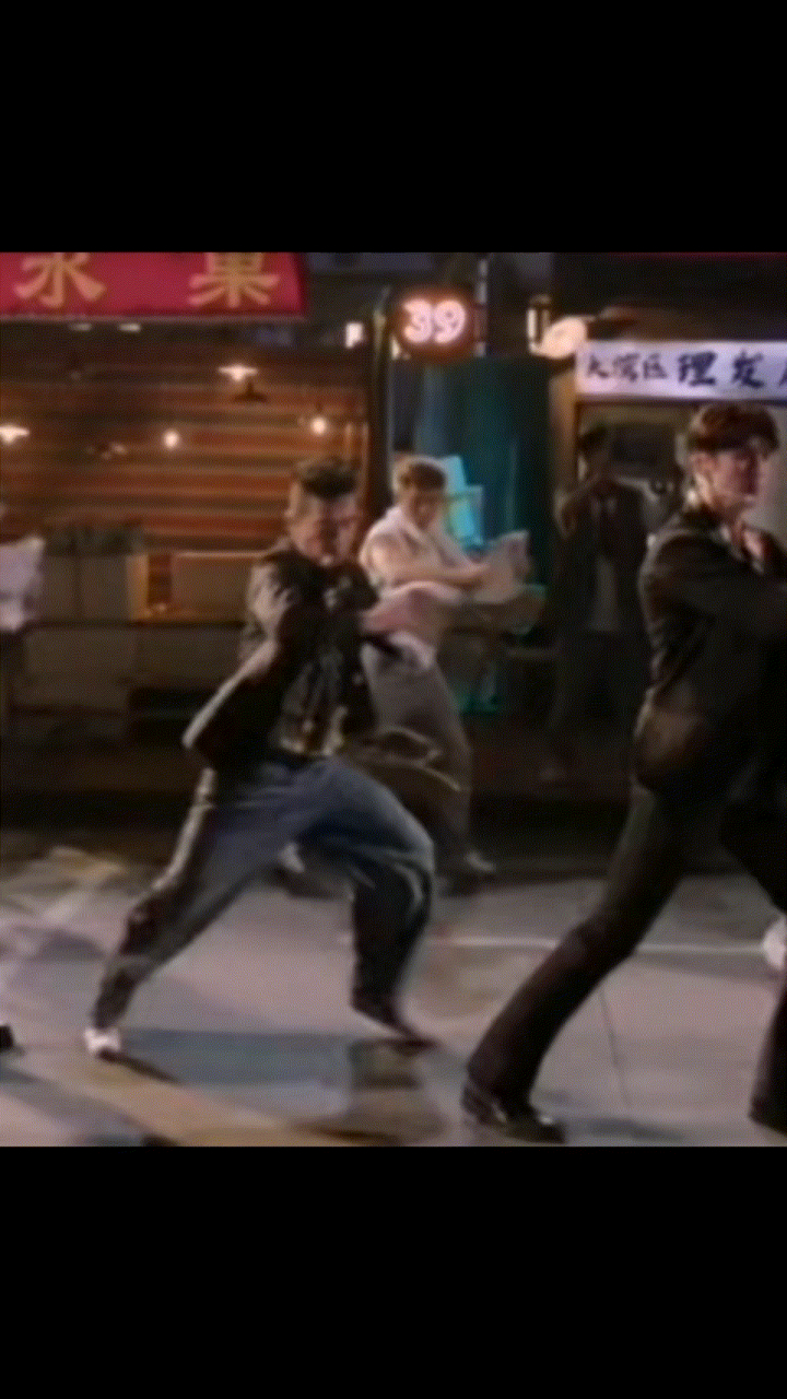 太喜欢看55岁陈小春跳舞了,游刃有余,自然松弛,台风超赞!太吸睛了!