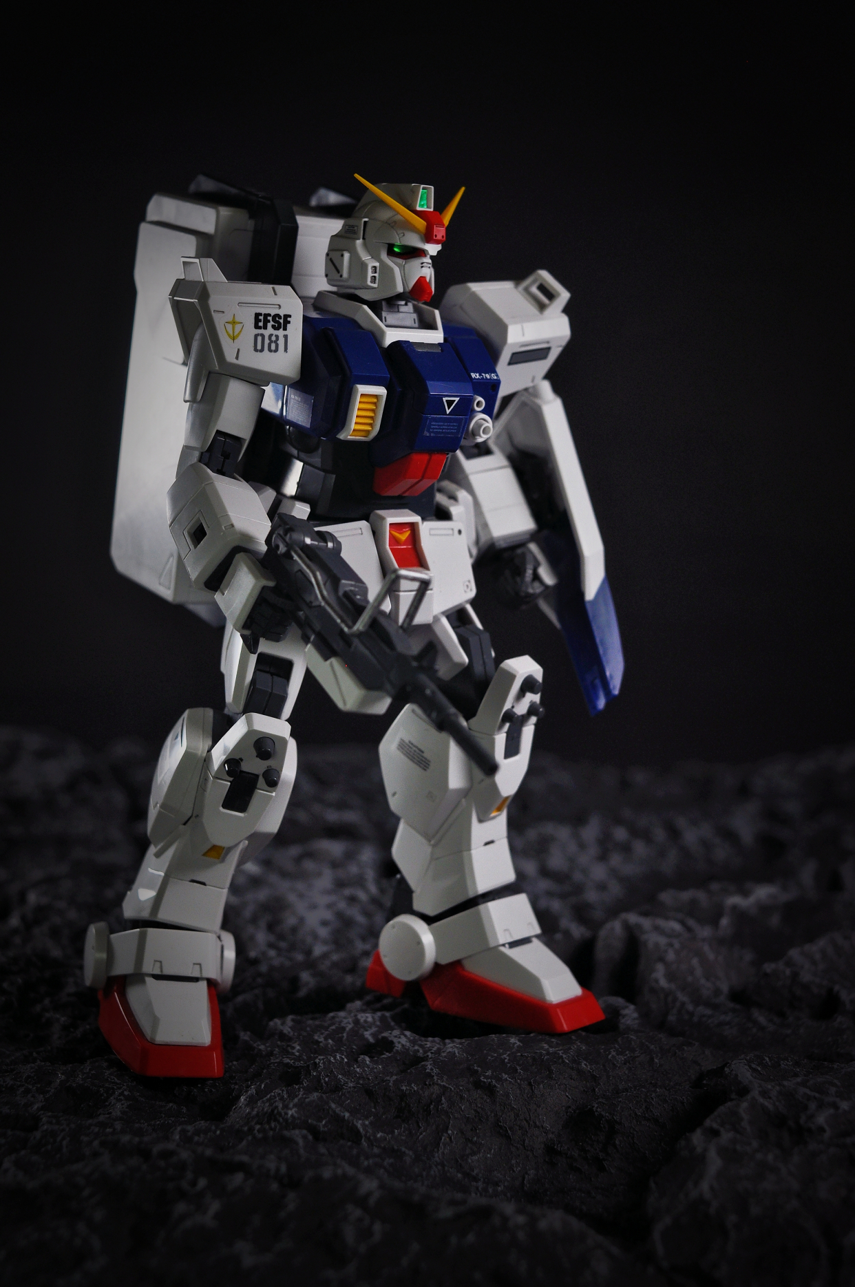 万代mg陆战高达模型