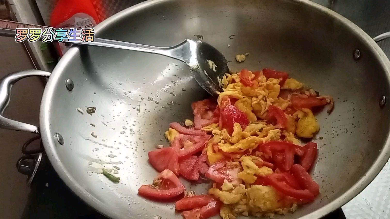 西红柿炒鸡蛋,是先炒西红柿还是先炒鸡蛋