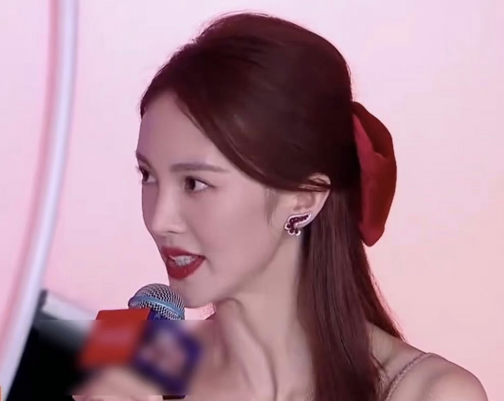 金晨侧颜从图一变成图二这个样子,这是花了多少心思啊[跪了]