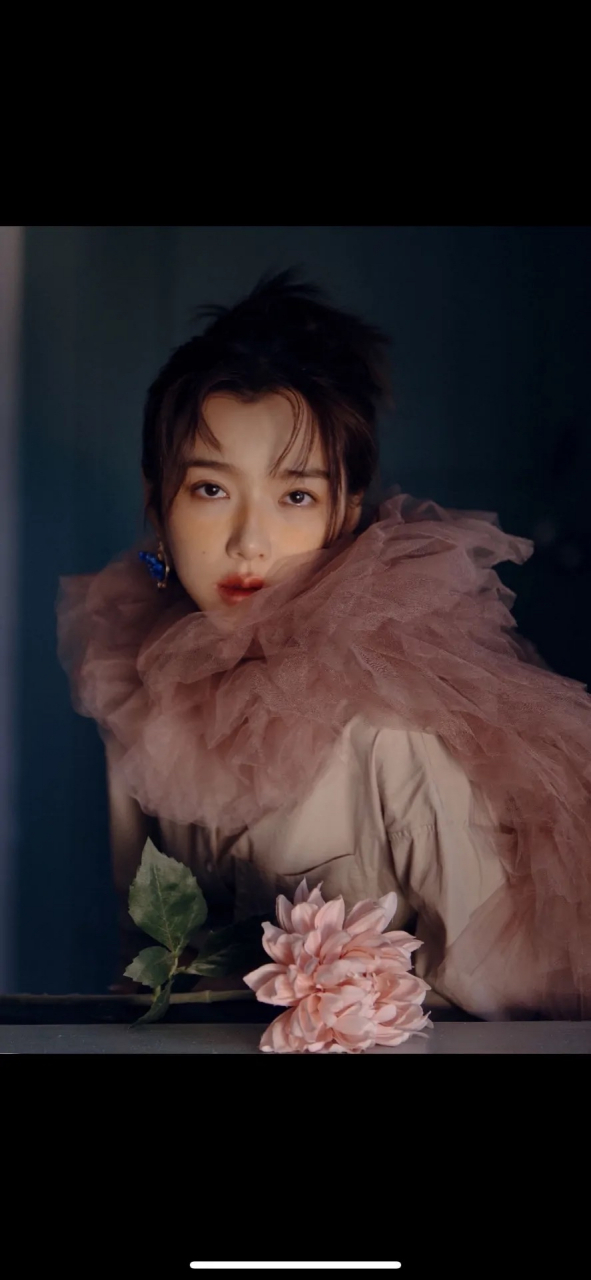 心,出生于四川省自贡市,毕业于重庆大学美视电影学院,中国内地女演员