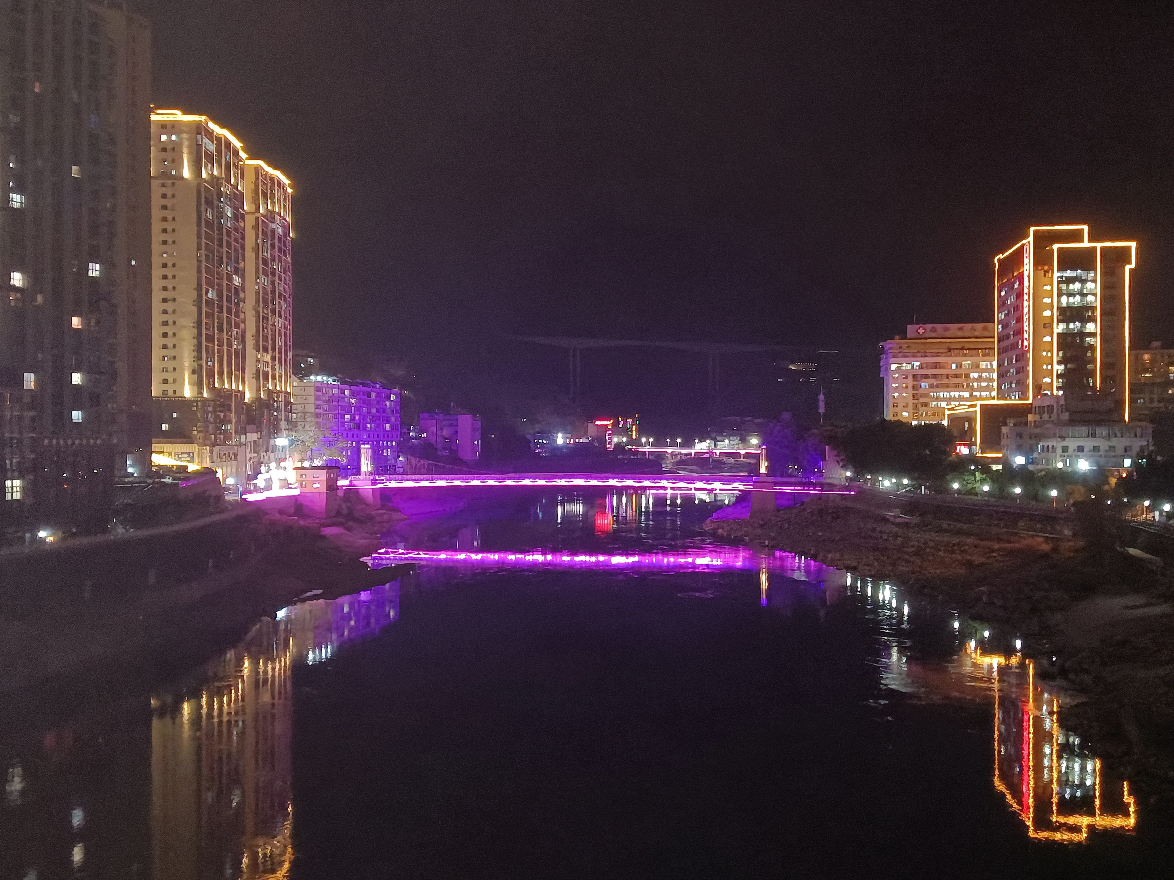 六库怒江边夜色