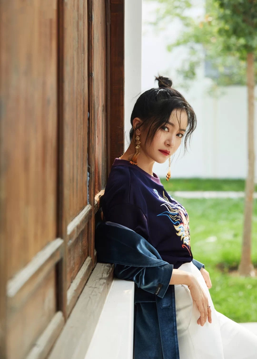 演"小燕子"惹群嘲,现代装却美得随性大气,李晟的气质被低估了