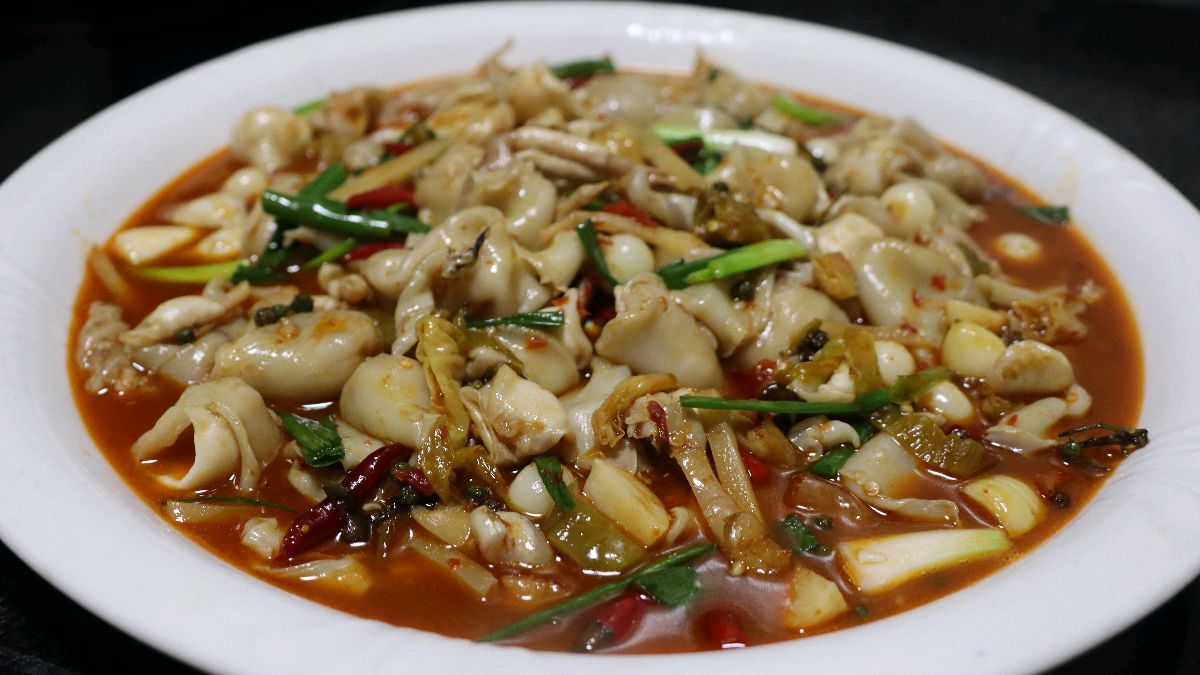 川菜师傅教你一道硬菜,泡椒鱼肚的家常做法,技巧都在里面