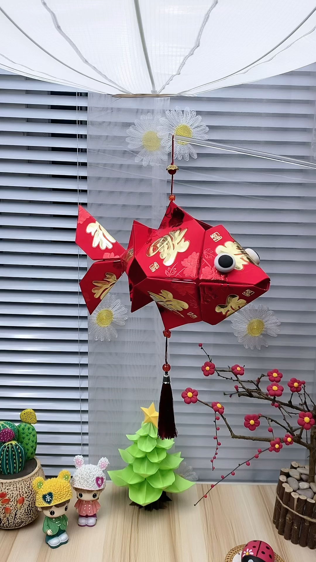 马上春节了用红包制作一个好看的年年有鱼红包挂饰吧!