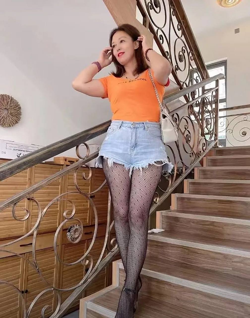 熟韵徐娘,身材还是很哇塞