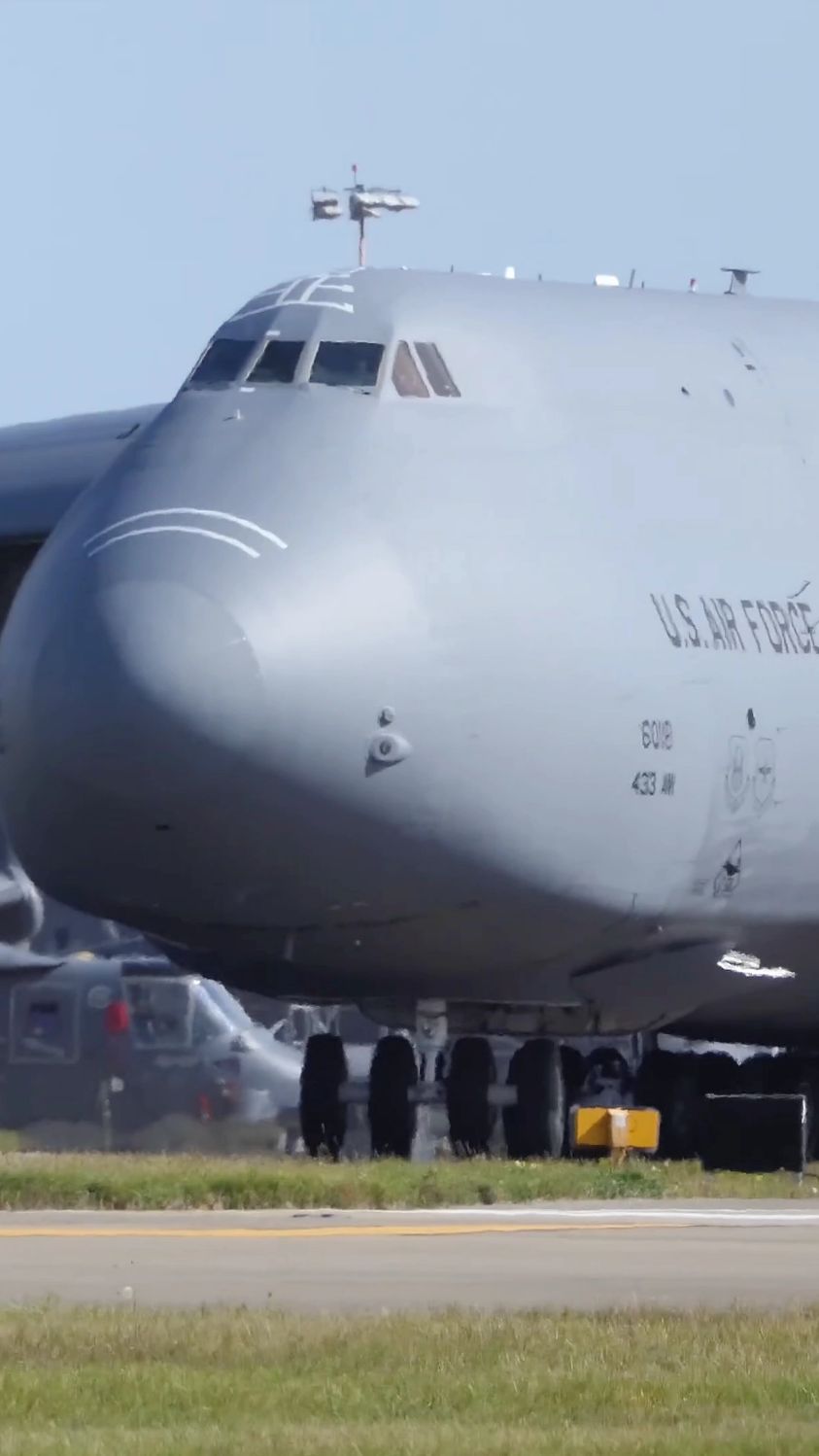 美国"空中货拉拉"c5银河运输机,起飞重量381吨,续航13000千米