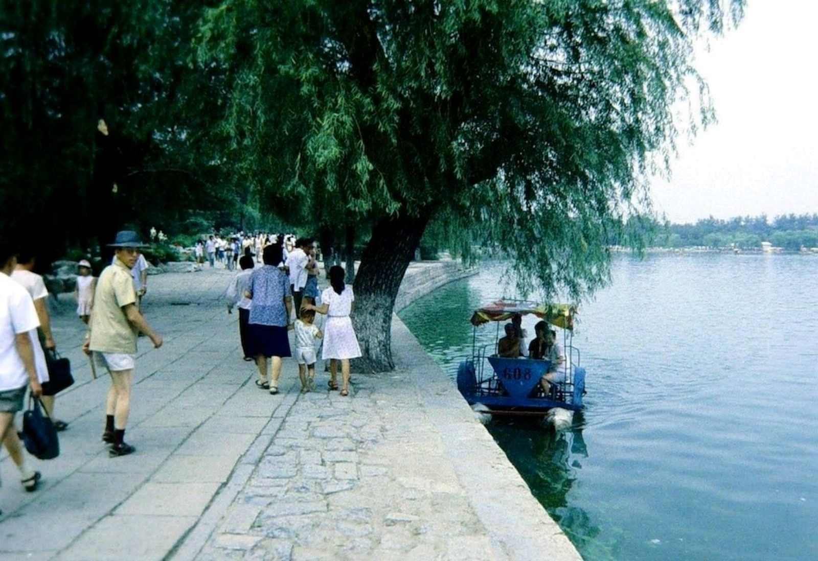 山东老照片:80年代济南历史状况!看下那时的街头景象,你认得不