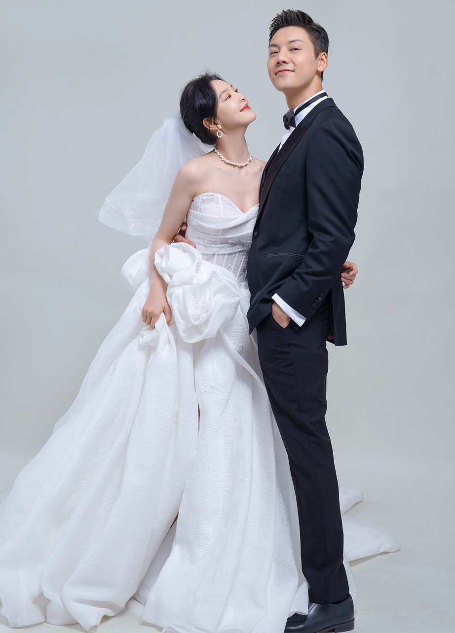 陈伟霆章若楠照亮你#  靳时川和徐来这组婚纱照太美了!