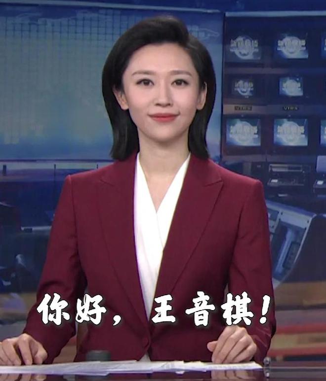 新闻联播首位90后主播生活照曝光,大气柔美,酷似刘亦菲