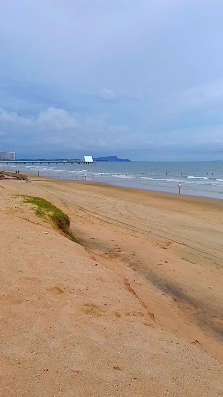 鼎龙湾,湛江吴川美丽海景,夏日海滩,面朝大海,心旷神怡!