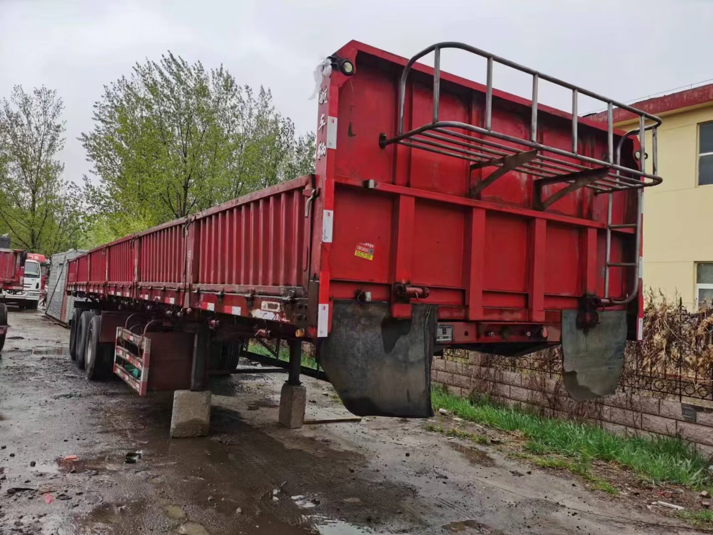 二手13米标箱侧翻半挂车轻量化,小超吨都有