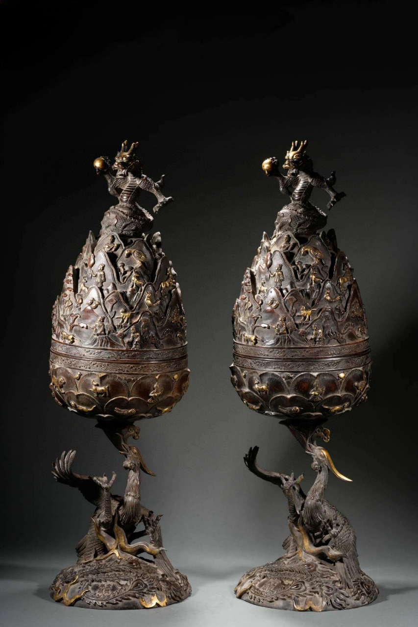 明宣德  夔龙博山炉 紫铜铸造,炉身局部鎏金,工艺精致,刀工精湛,炉盘