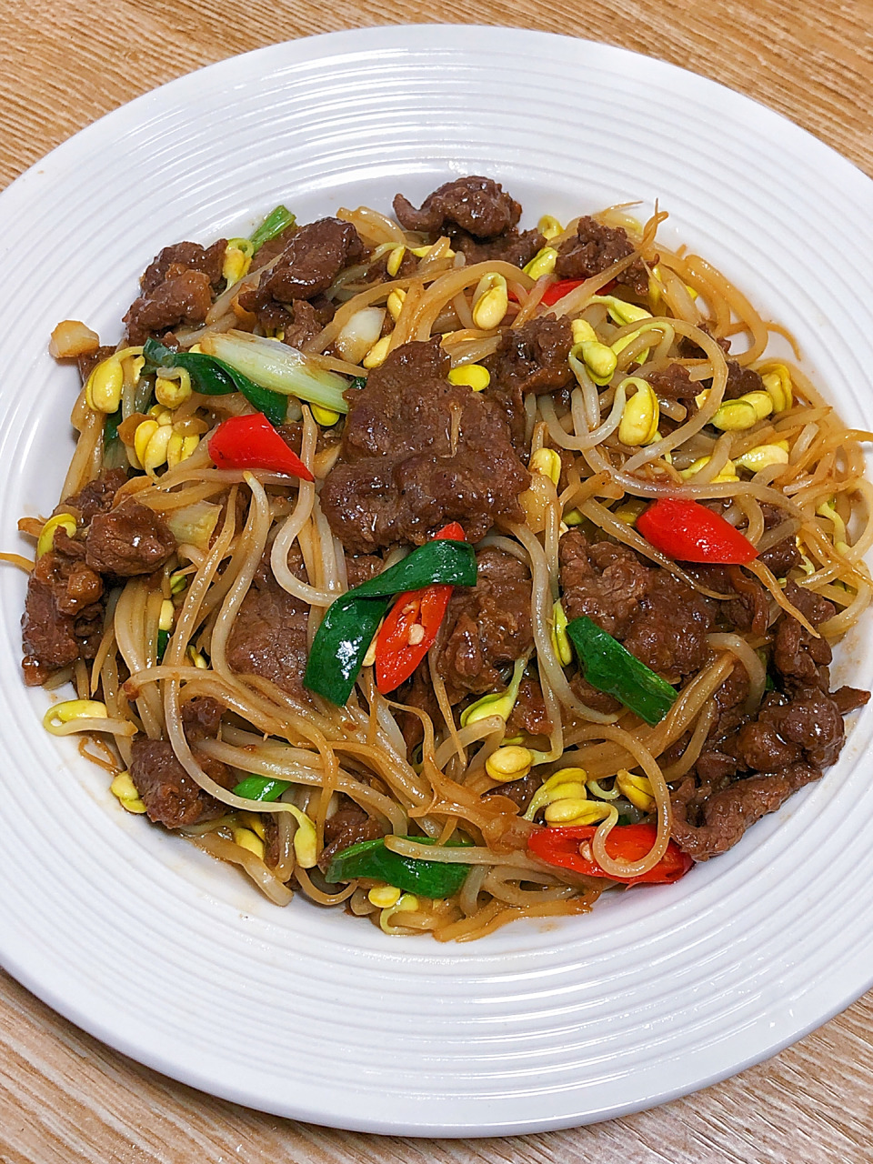 终于吃上了……网友给的配方真的太太太好吃了|||豆芽炒牛肉,这个搭配