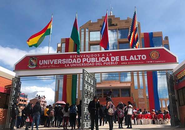 玻利维亚一大学护栏断裂7名学生坠亡