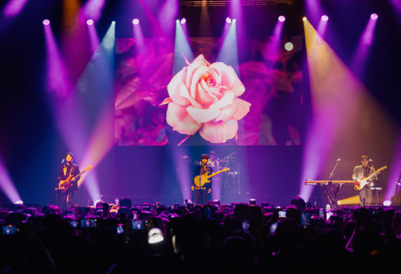 南韩知名乐团the rose首登台,魅力无法抵挡,连魔兽都到场朝圣