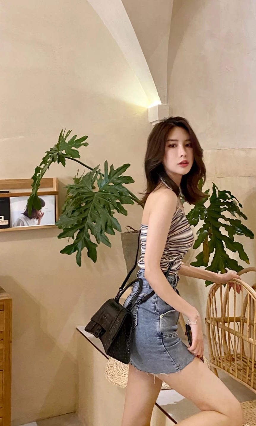 有一种穿搭男朋友都说好看,吊带配裙裤让你的女友力爆棚