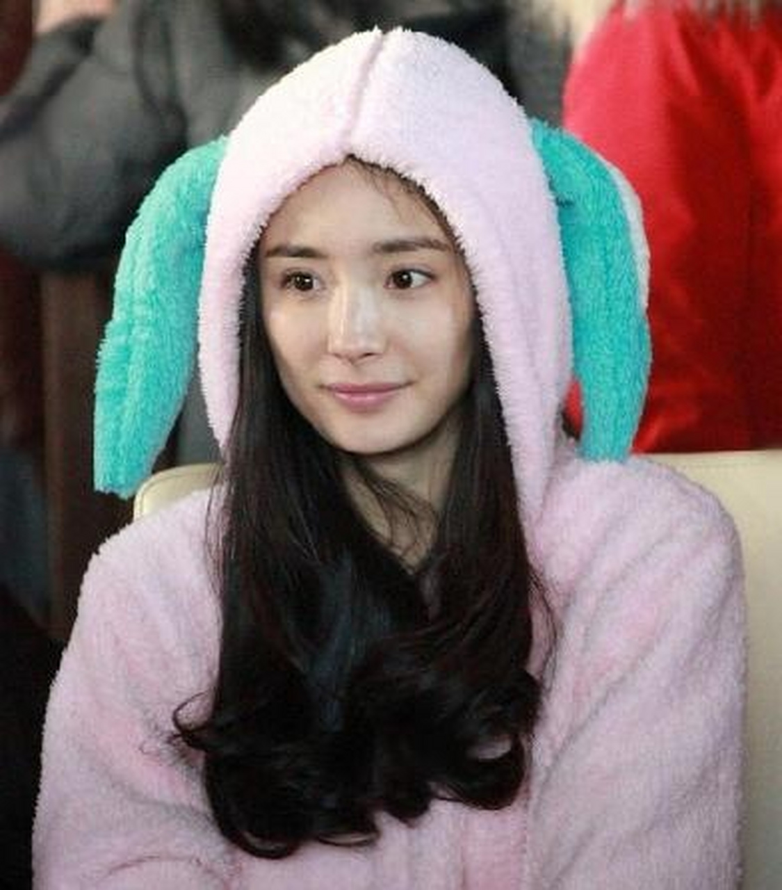 杨幂素颜照,眉眼依旧漂亮