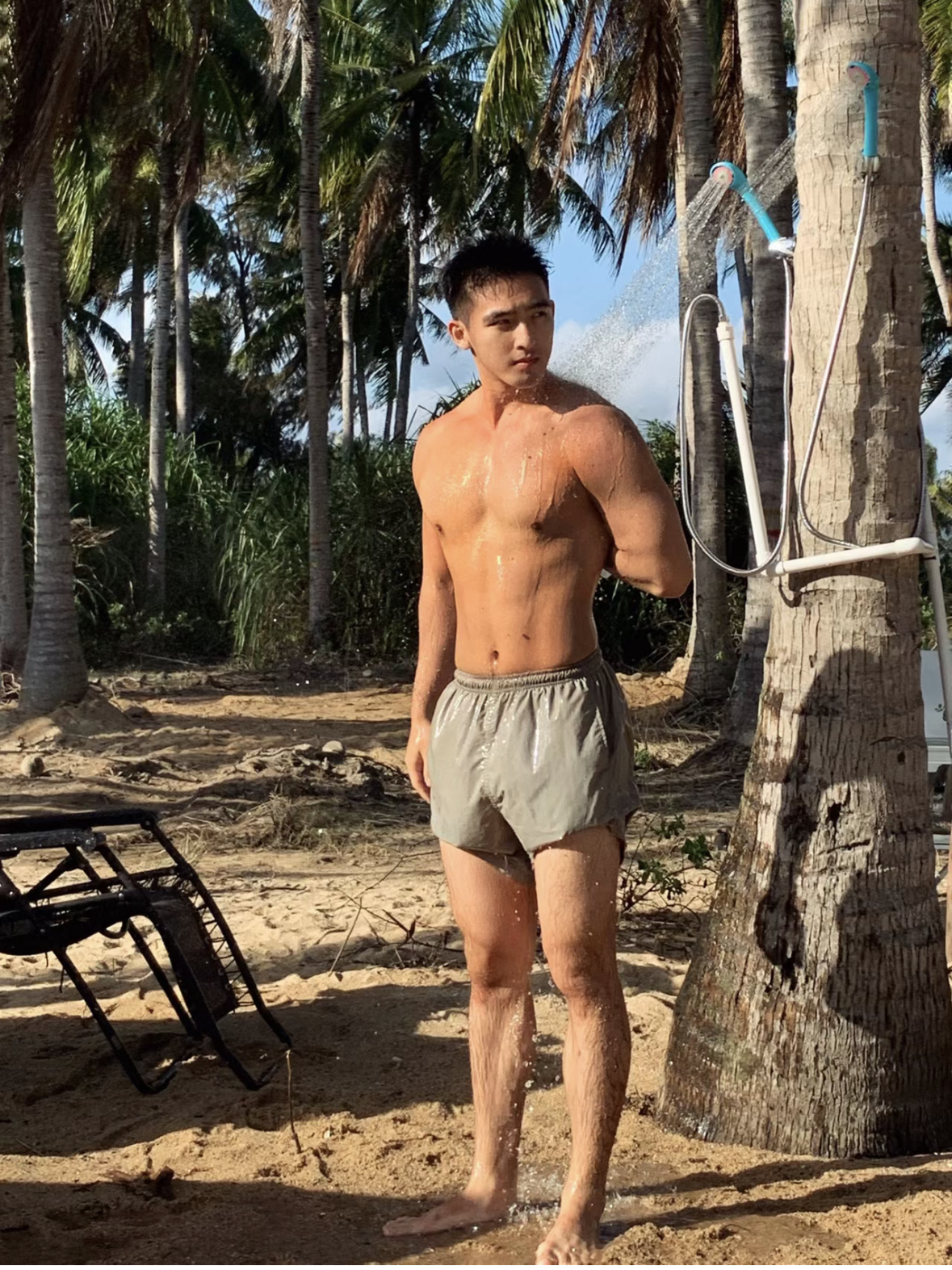 顶级天菜!肌肉男神毛若懿私照太欲了