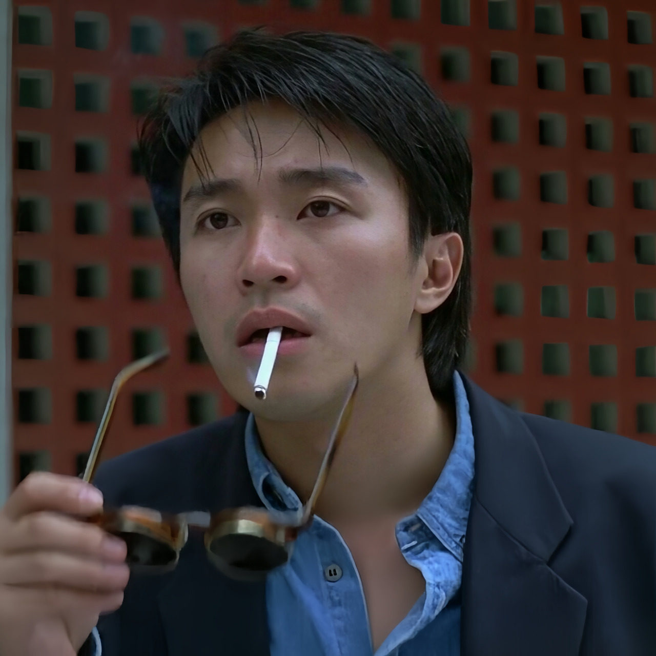 也许只有他抽烟的样子讨厌不起来!