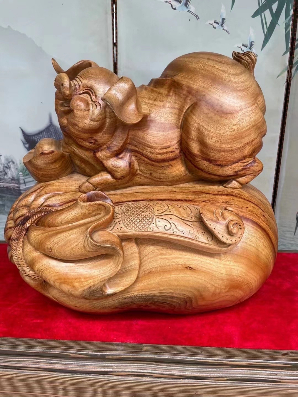 木雕工艺品福袋招财猪 千年老香樟木(福袋招财猪):长48宽38高42.