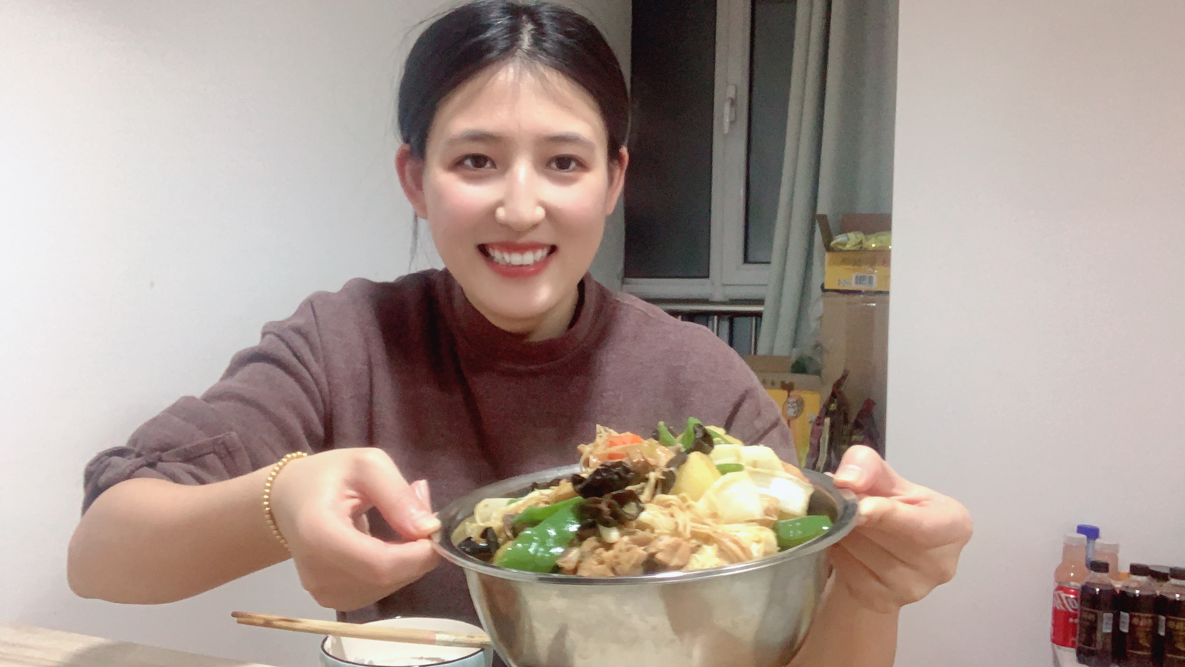 老公每天下班回来都希望能吃到肉,2个鸡腿炖一锅,连吃三碗米饭